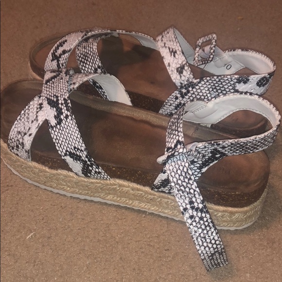 Pierre Dumas size 10 snakeskin platform sandals - Picture 3 of 8